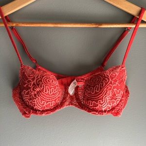 Victoria’s Secret very sexy push-up w/out padding